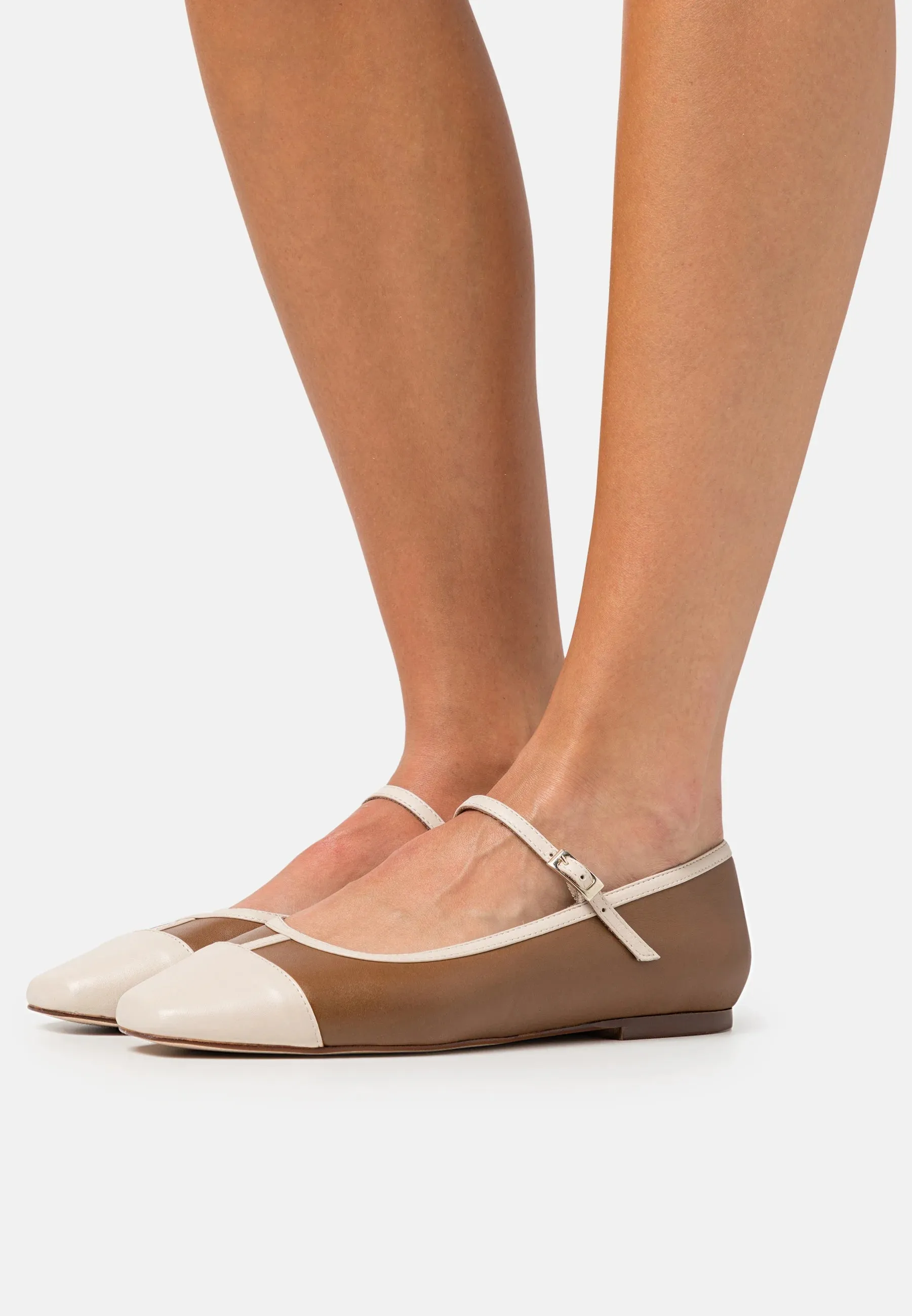 Agate Retro Tan Ballet Flats