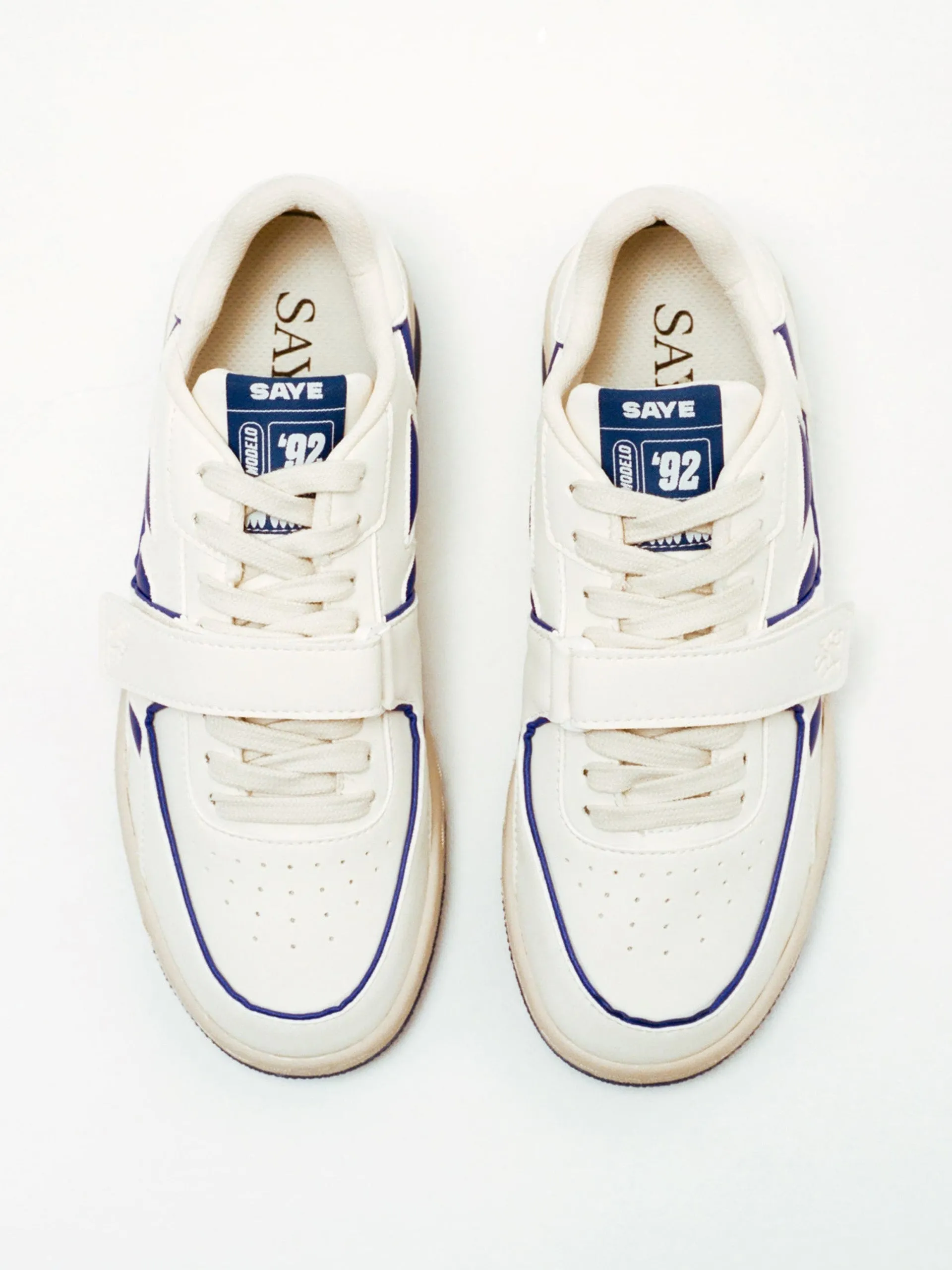 Modelo '92 trainer in blue