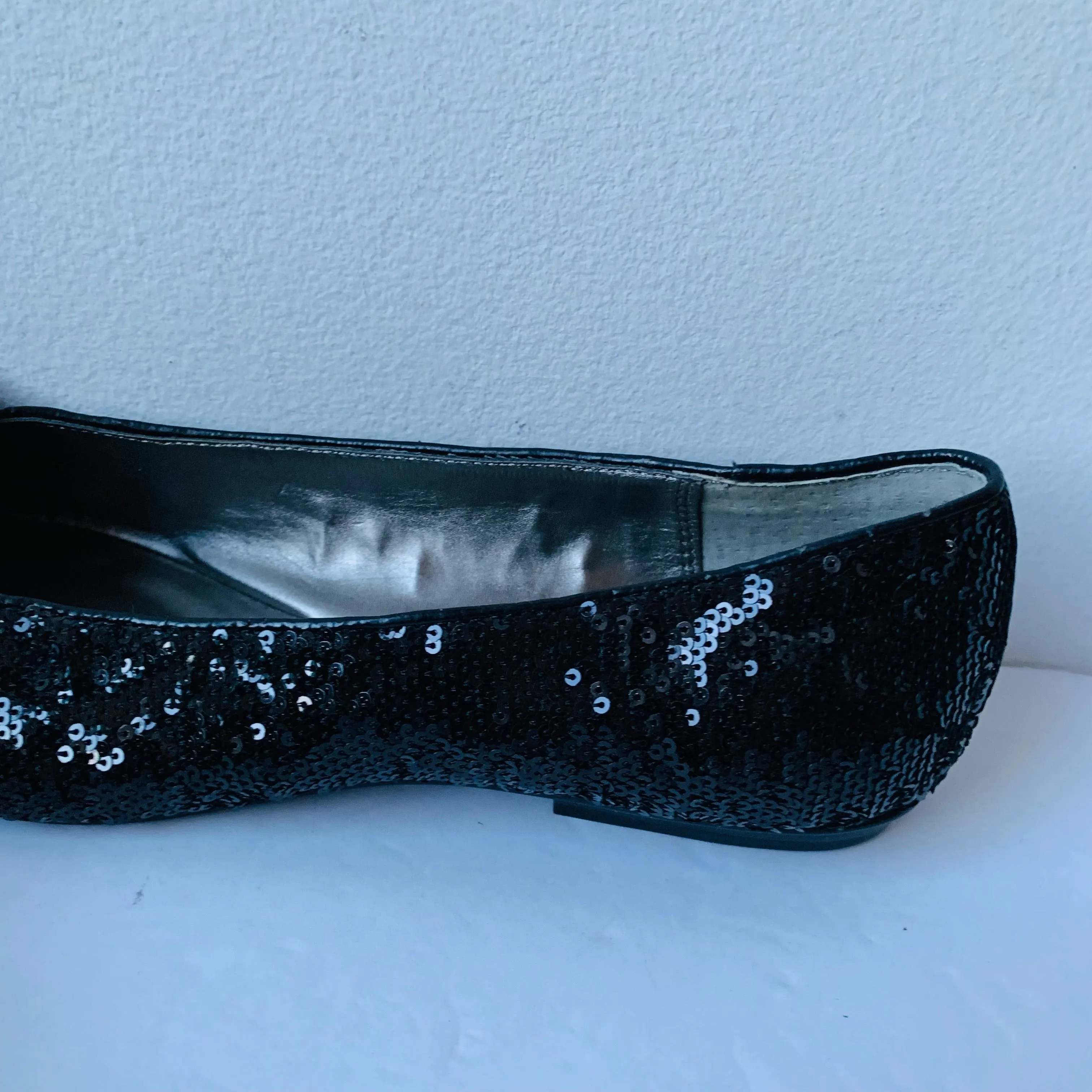 Tahari Black Sequined Spoodle Bow Ballet Flats Women’s Size 8.5 New